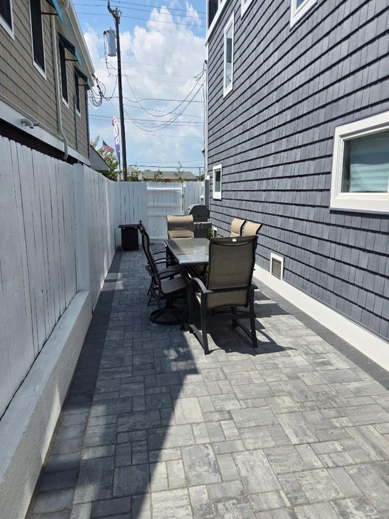 718 N. Long Beach Blvd., Surf City (Ocean Block)