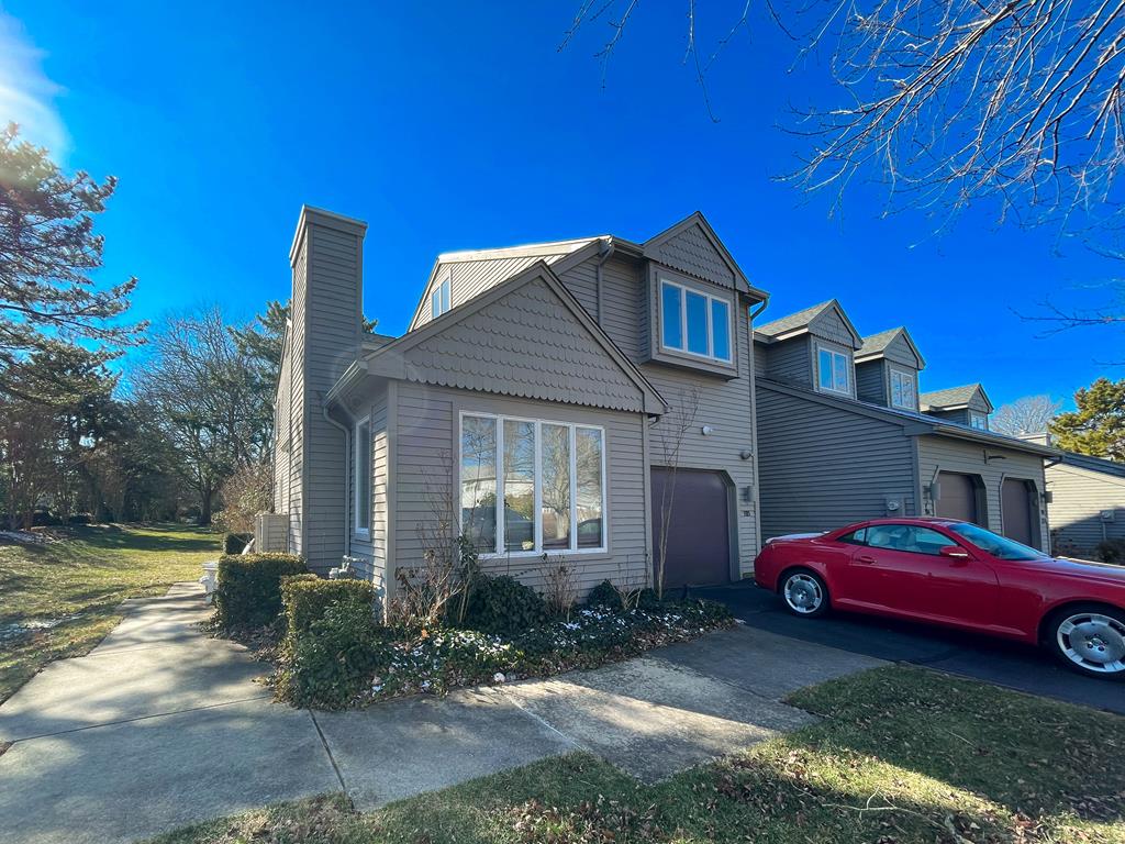 1105 St. James Place - POOL!