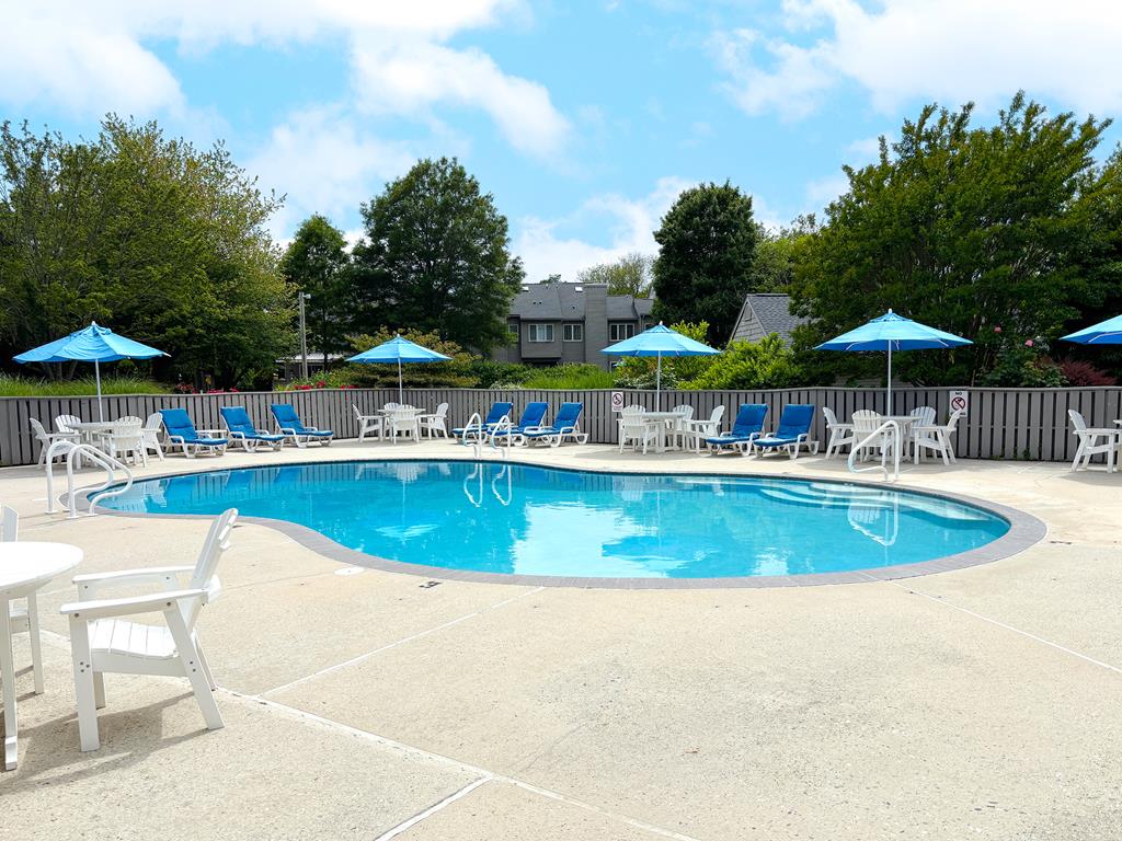 1105 St. James Place - POOL! | Photo 3