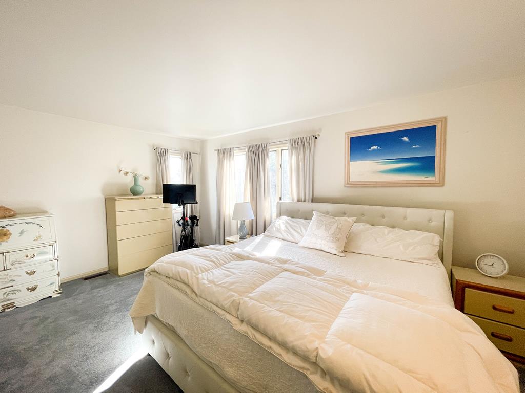 1105 St. James Place - POOL! | Photo 15