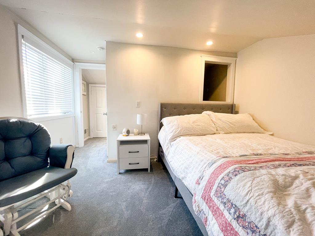 1105 St. James Place - POOL! | Photo 26