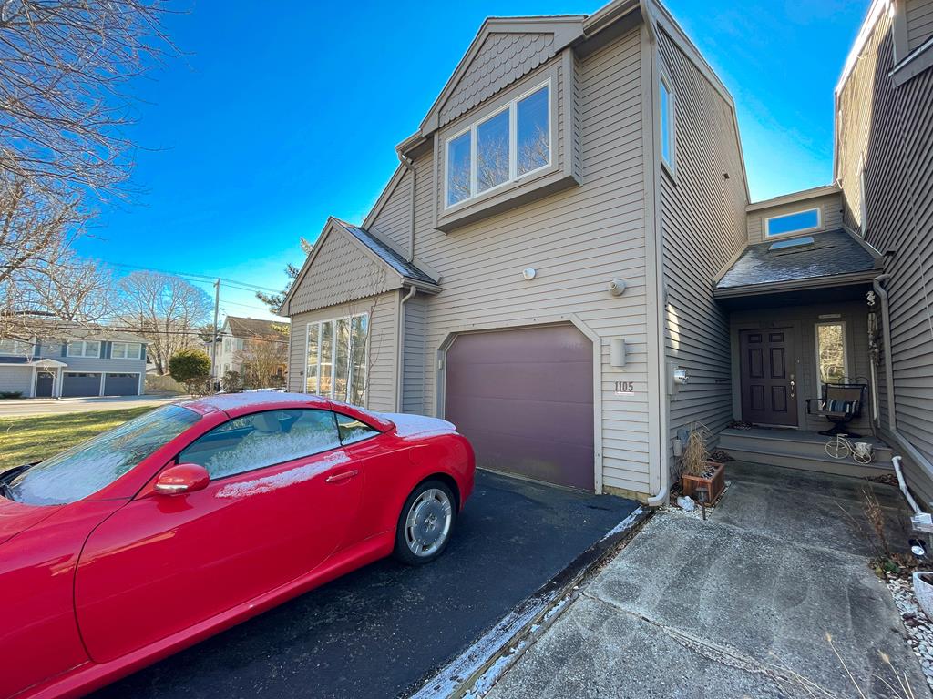 1105 St. James Place - POOL! | Photo 28