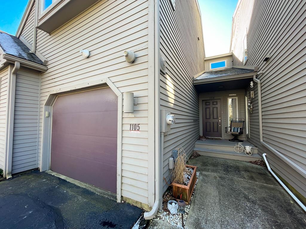 1105 St. James Place - POOL! | Photo 29