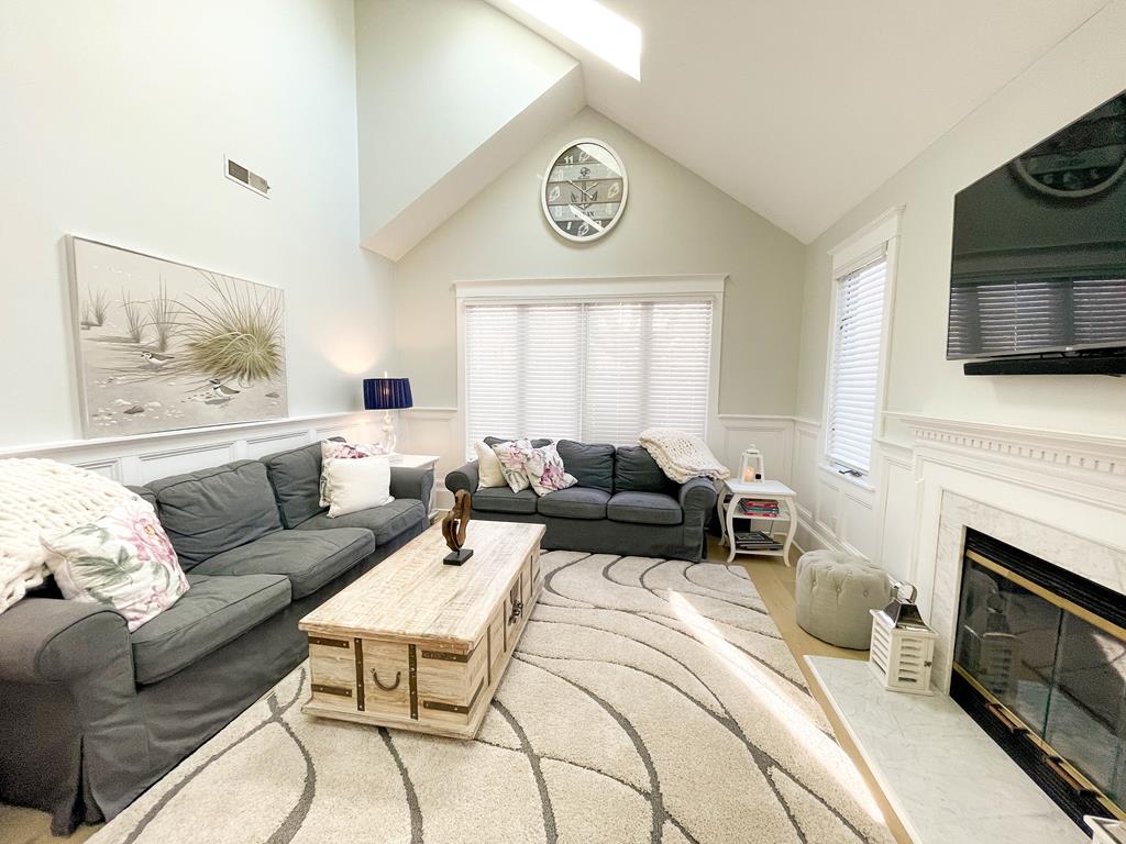 1105 St. James Place - POOL! | Photo 5