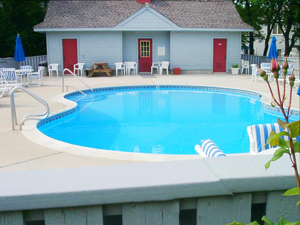 1105 St. James Place - POOL! | Photo 32