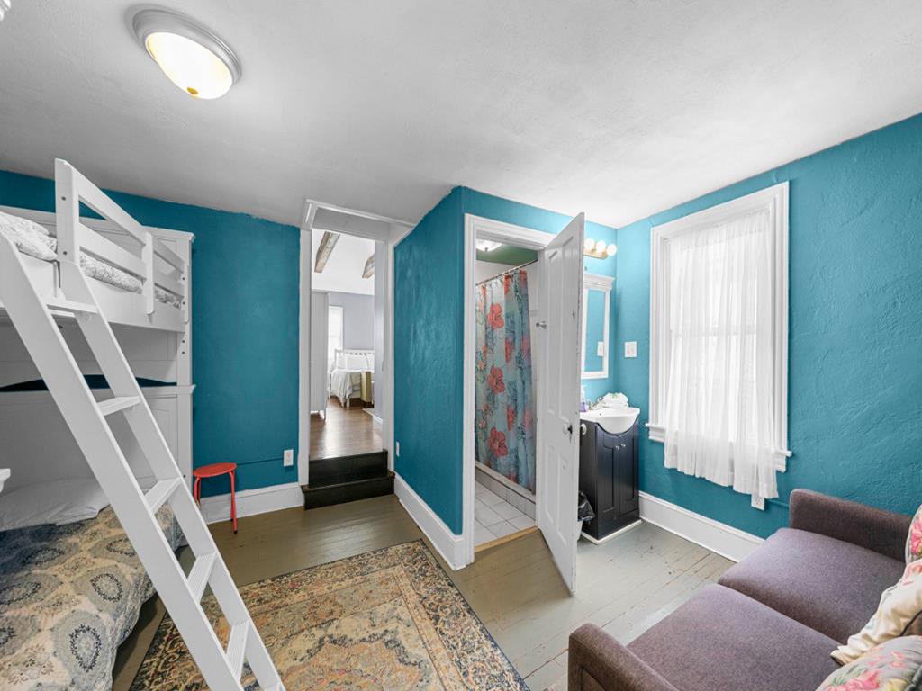 Cozy on Corgie | Photo 13