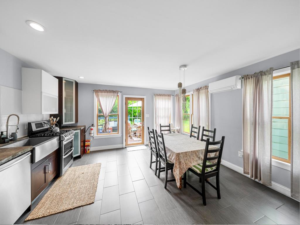 Cozy on Corgie | Photo 5