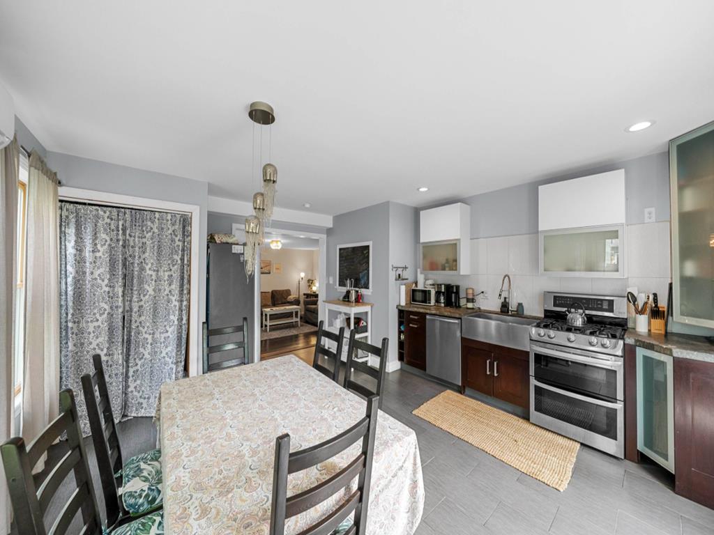 Cozy on Corgie | Photo 7