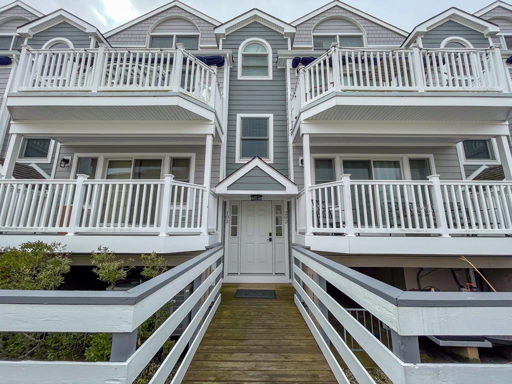 1520 Yacht Avenue Unit 102