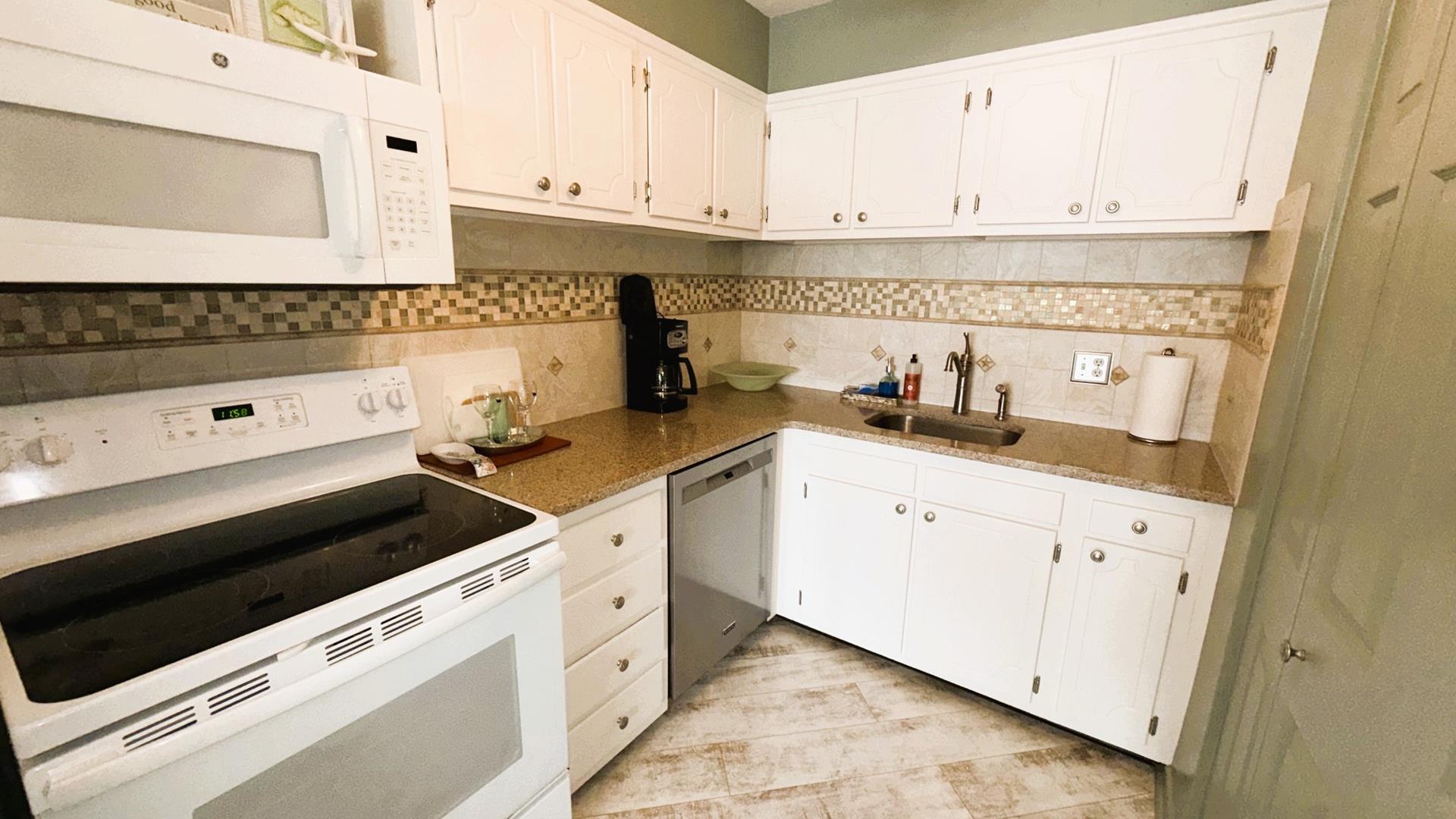 351 96th St, Stone Harbor (Mid-Island)