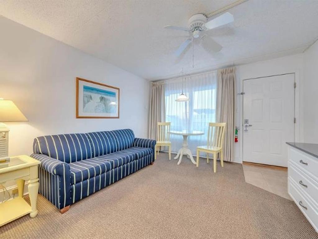 https://realtimerental.com/rrv10/RentalPhotos/1248/1248070.3.jpg