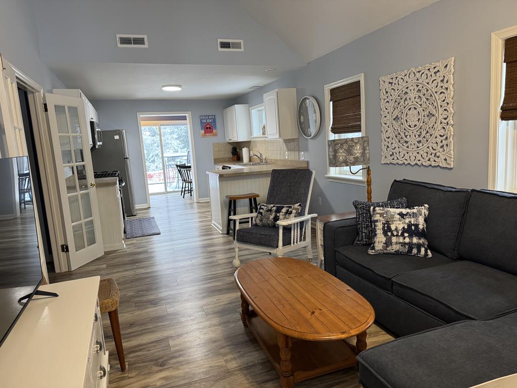 406 Fourth Ave | Photo 7