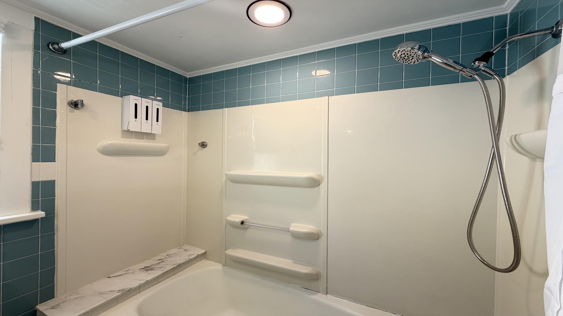 263 100th Street, Stone Harbor (Center)