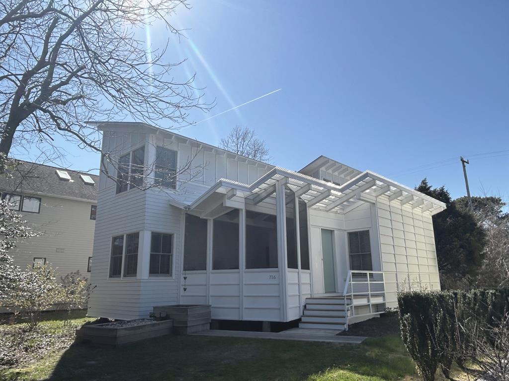 716 W. Lake Drive | Photo 3