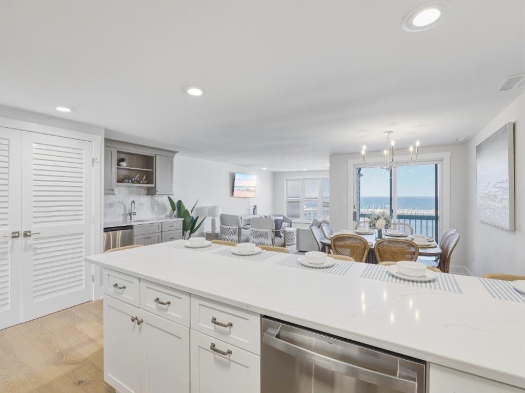 1100 N Bay Avenue, Beach Haven (Bay Front)