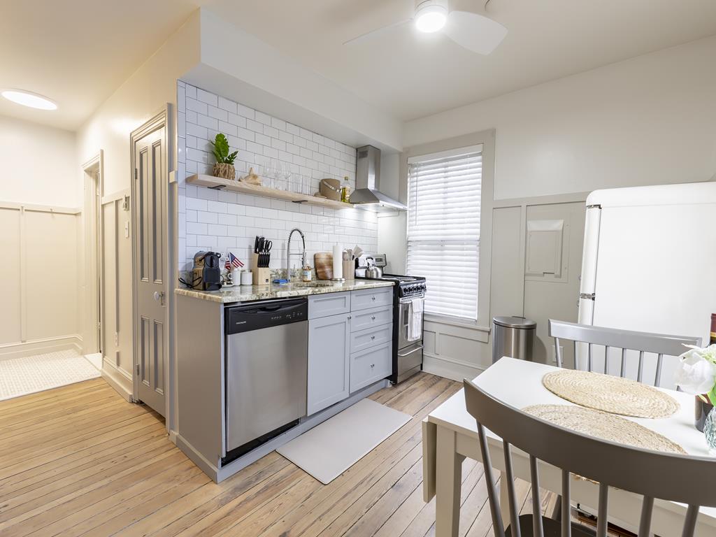 Entrance Hallway, Kitchen, and Dining Area for 4