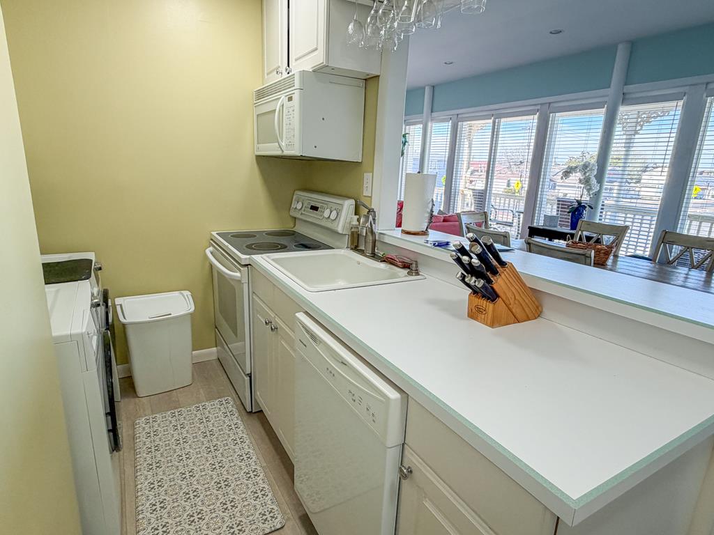 Marina Views! - 1 Bedroom - Pet Friendly! | Photo 7