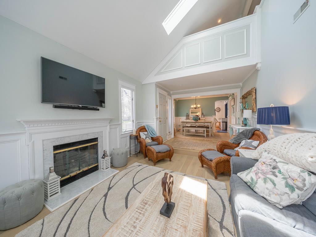 1105 St. James Place | Photo 3