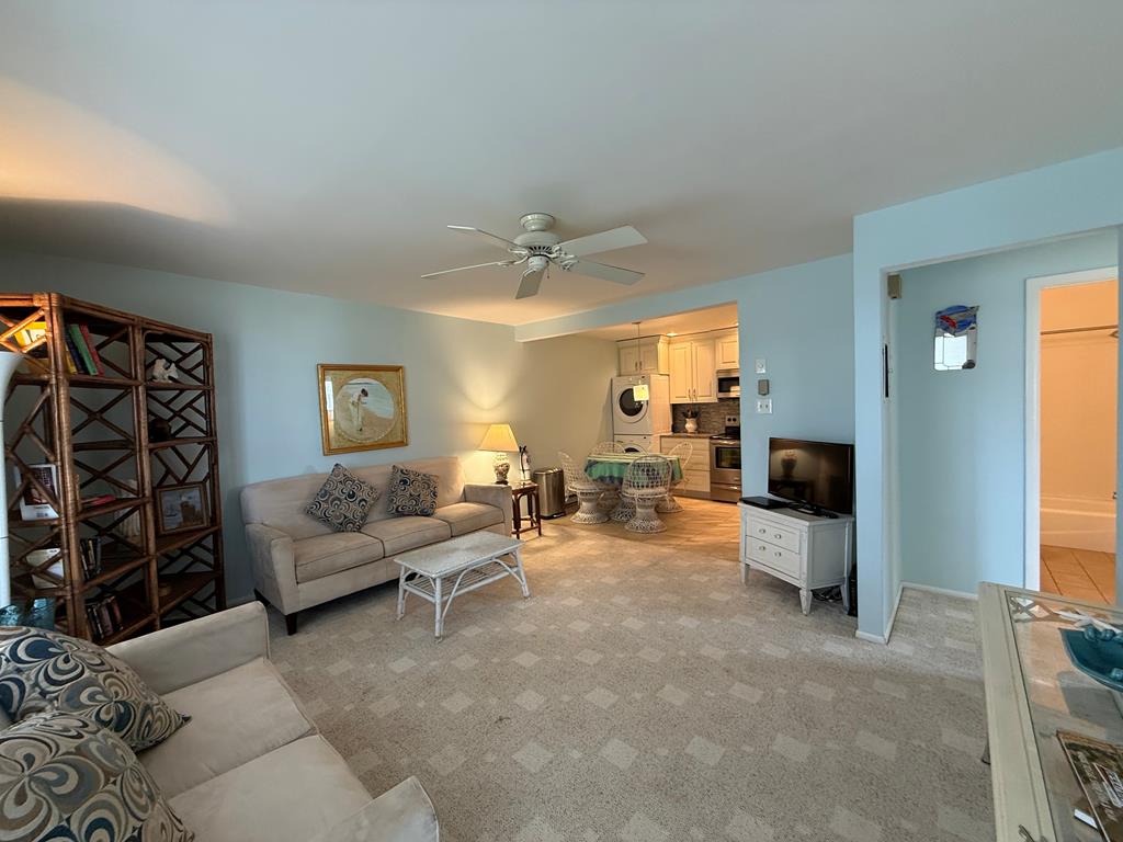 1351 D. Illinois Avenue | Photo 6