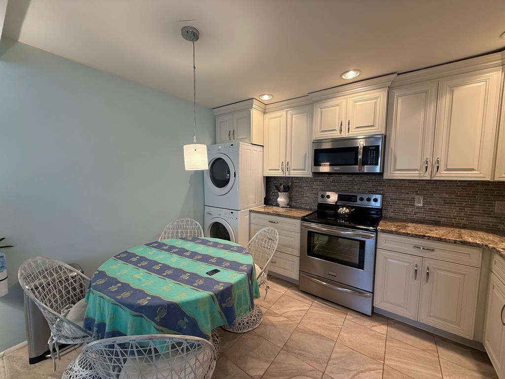 1351 D. Illinois Avenue | Photo 8