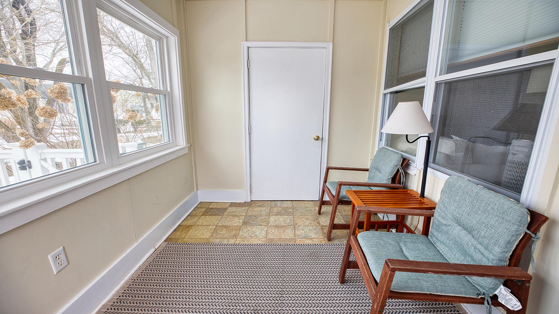 Illinois Avenue Hideaway
