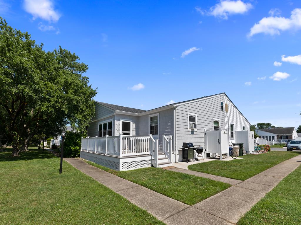 Illinois Avenue Hideaway