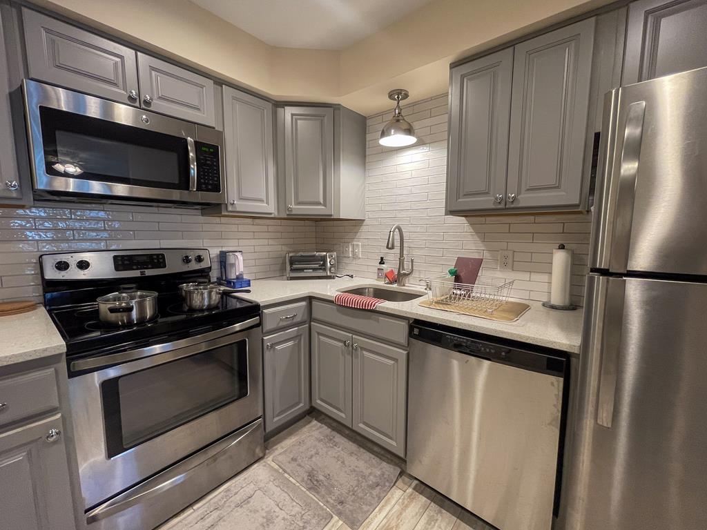 Illinois Avenue Hideaway | Photo 12