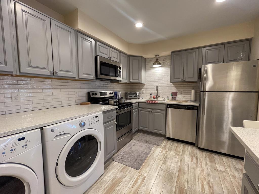 Illinois Avenue Hideaway | Photo 13