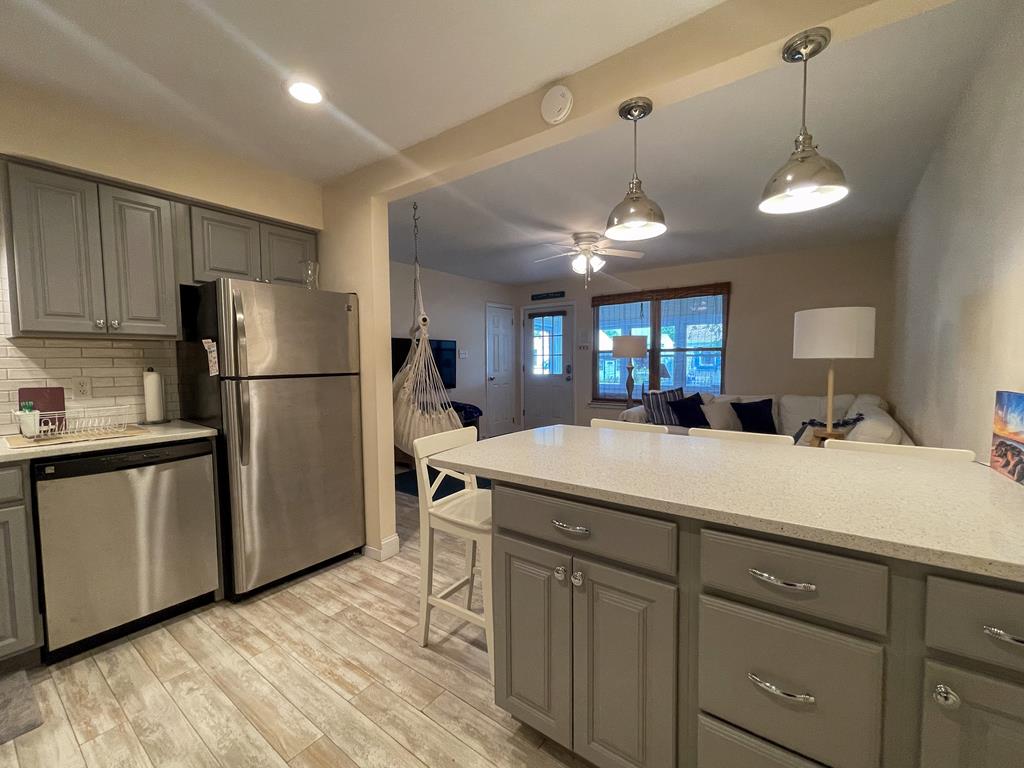 Illinois Avenue Hideaway | Photo 14