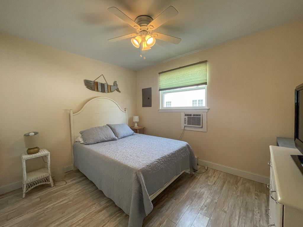 Illinois Avenue Hideaway | Photo 16