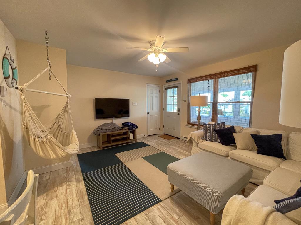 Illinois Avenue Hideaway | Photo 8