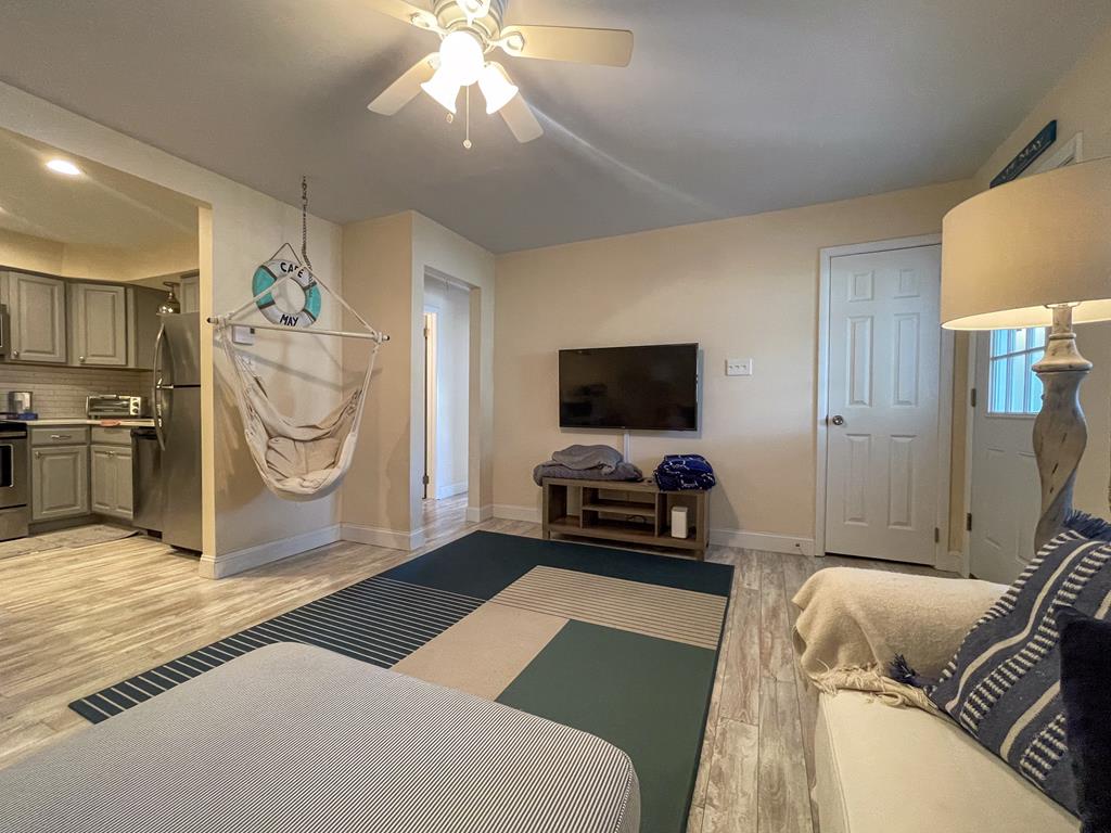 Illinois Avenue Hideaway | Photo 9