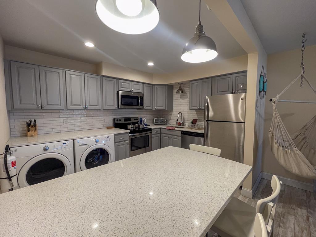 Illinois Avenue Hideaway | Photo 11