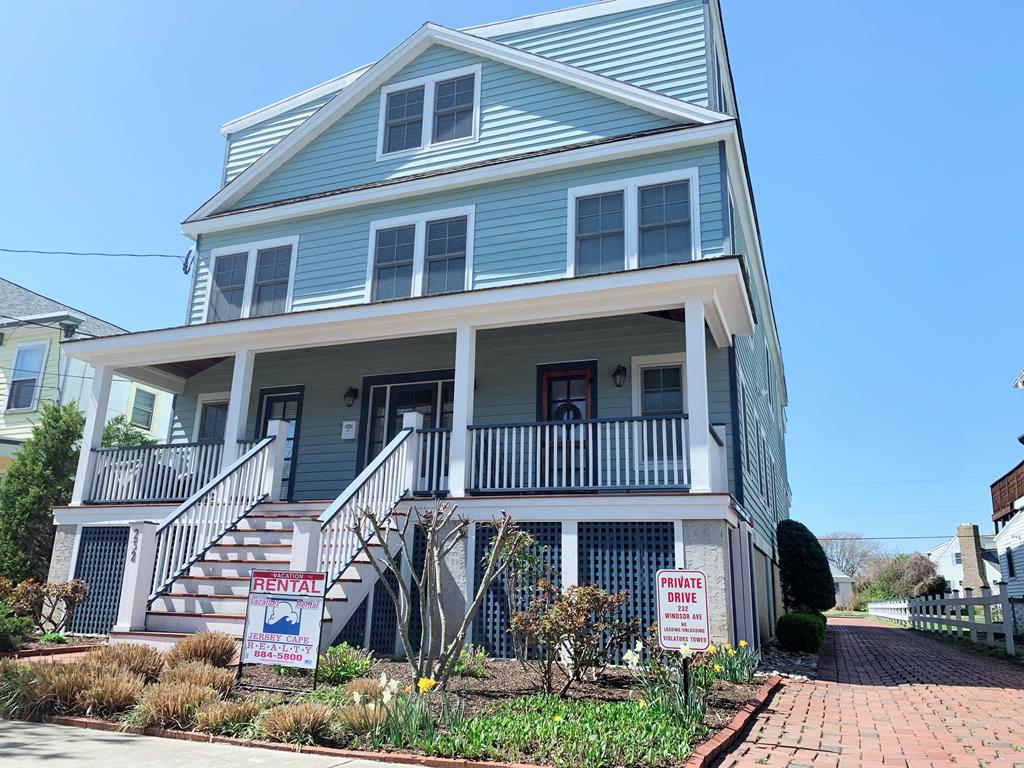 Newly updated 2 Bedroom Condo - 3 Blocks to Beach