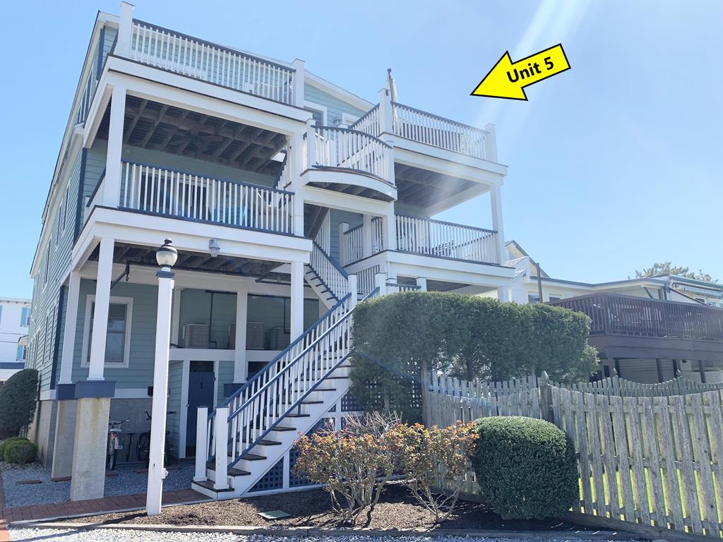 Newly updated 2 Bedroom Condo - 3 Blocks to Beach | Photo 3