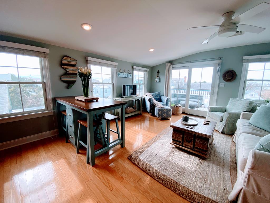 Newly updated 2 Bedroom Condo - 3 Blocks to Beach | Photo 10