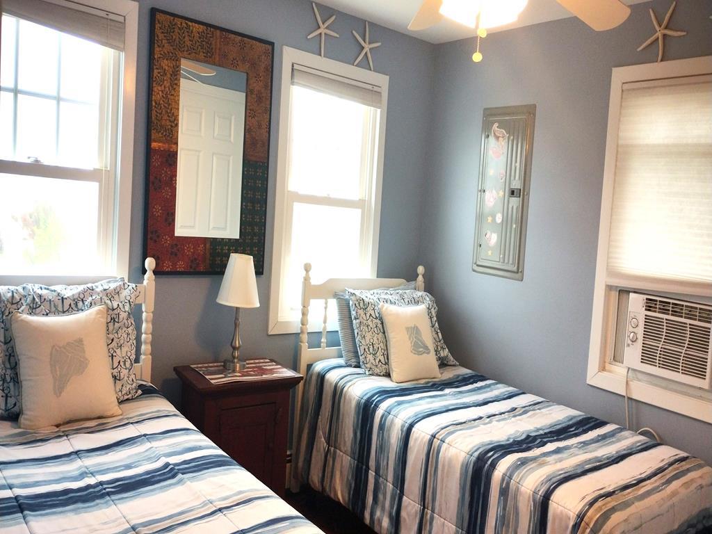 26 W Oceanview Drive (91st), Peahala Park (Bay Side)