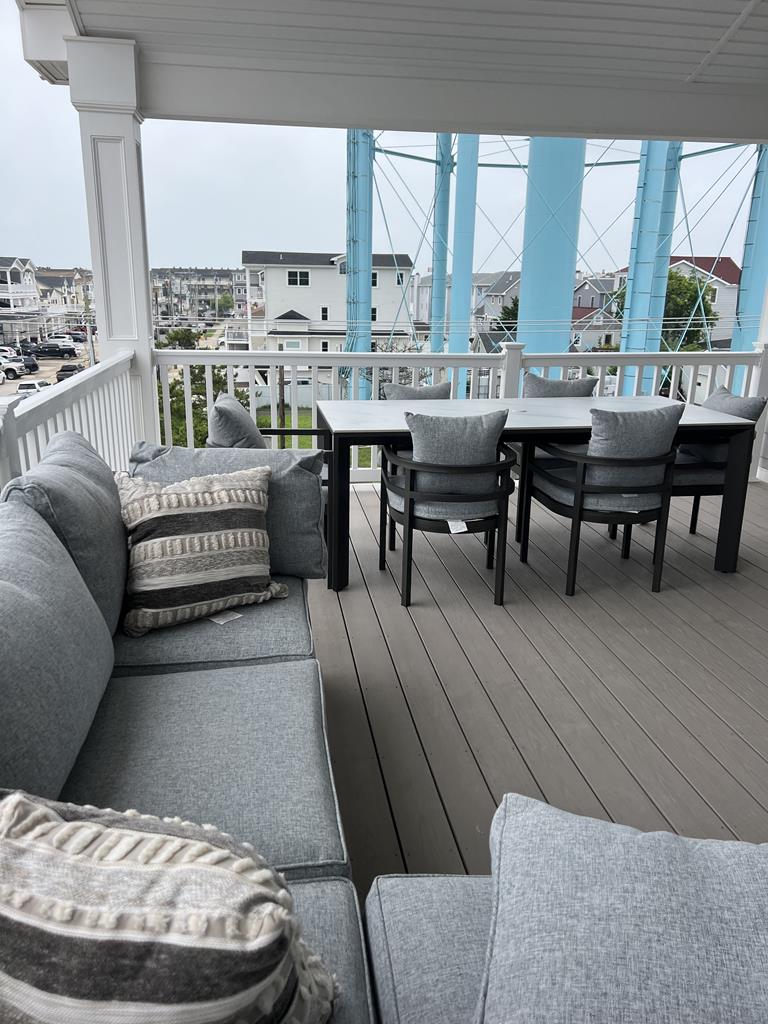 202 39th Street - Picture 