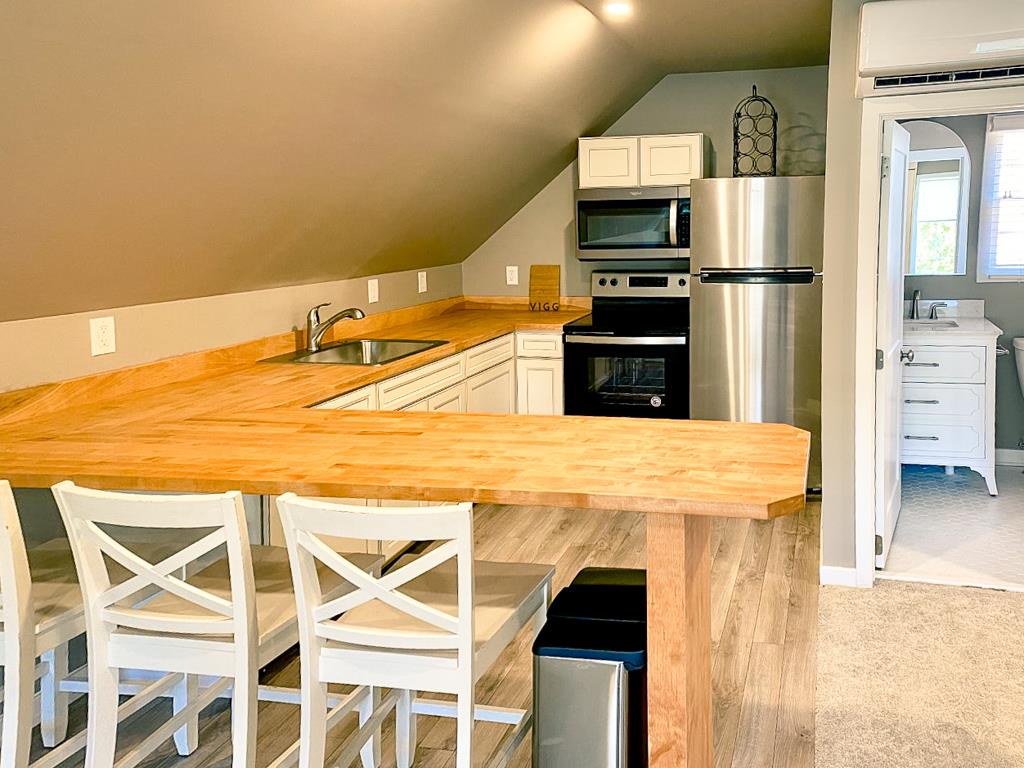 685 Socs Lane Garage Apt | Photo 4
