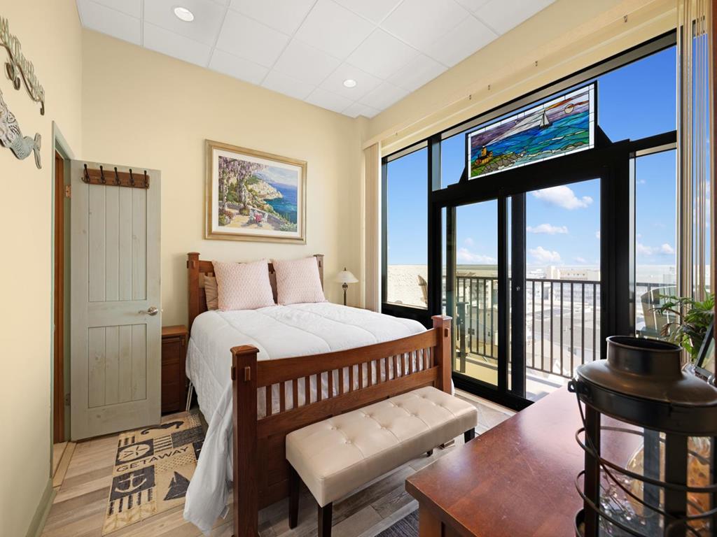 https://realtimerental.com/rrv10/RentalPhotos/1252/1252965.3.jpg