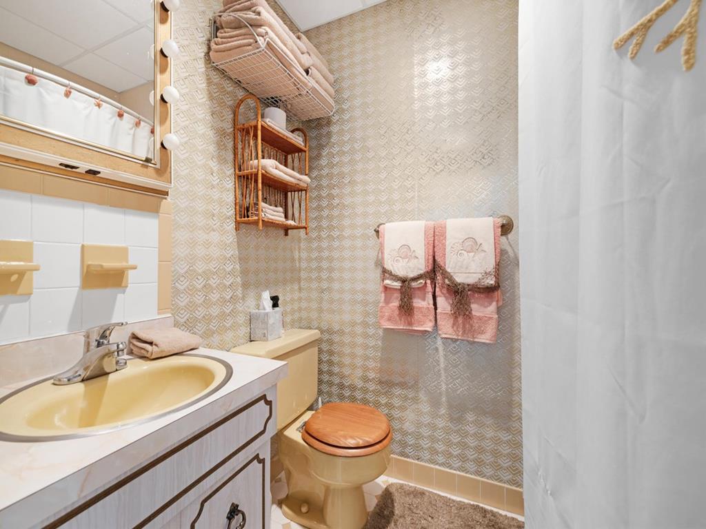 https://realtimerental.com/rrv10/RentalPhotos/1252/1252965.6.jpg