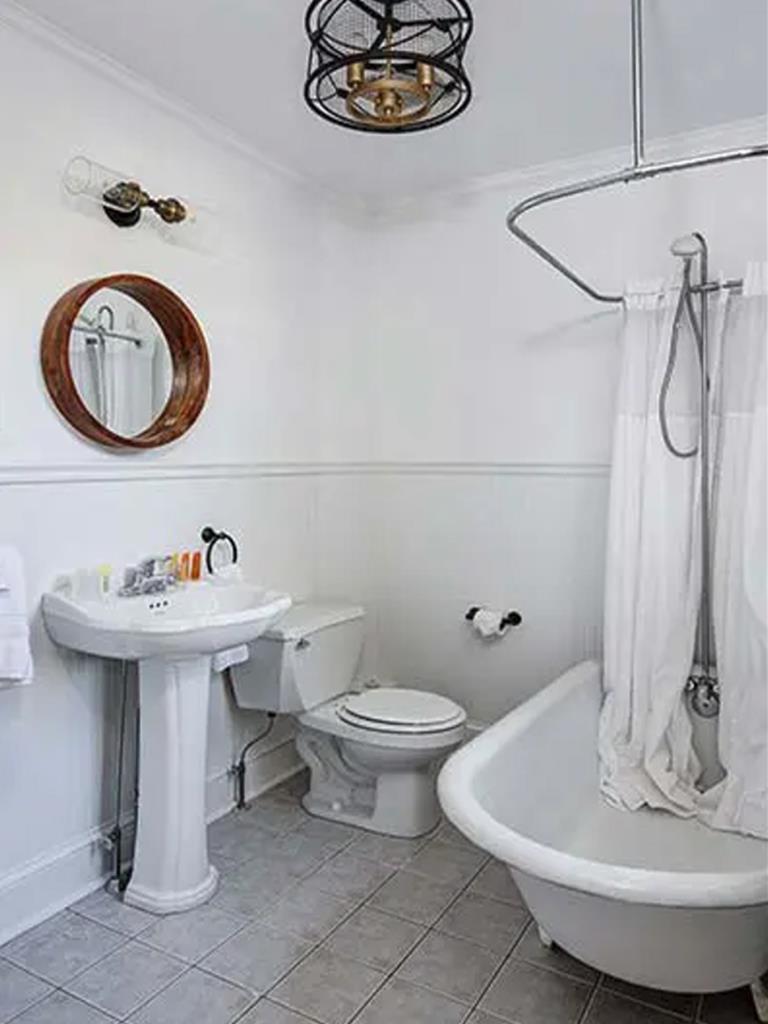 The Ashley Rose - A Beautiful 7 Bedroom Home! | Photo 21