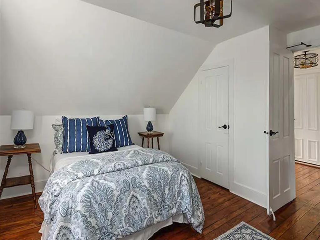 The Ashley Rose - A Beautiful 7 Bedroom Home! | Photo 24