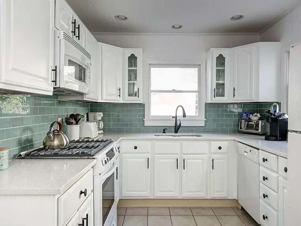 The Ashley Rose - A Beautiful 7 Bedroom Home! | Photo 10