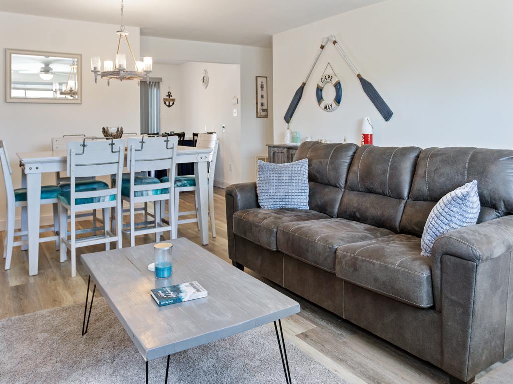 203 Shadeland Avenue, Villas | Photo 3