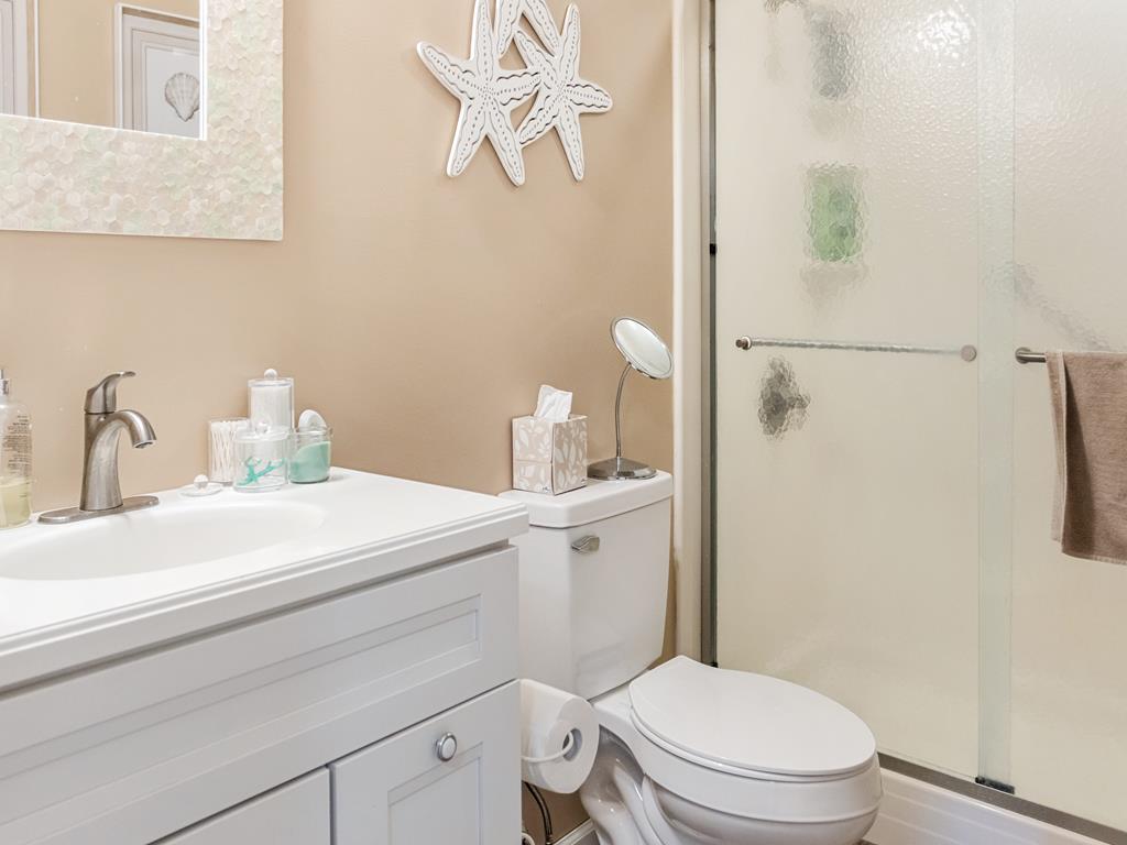 203 Shadeland Avenue, Villas | Photo 14