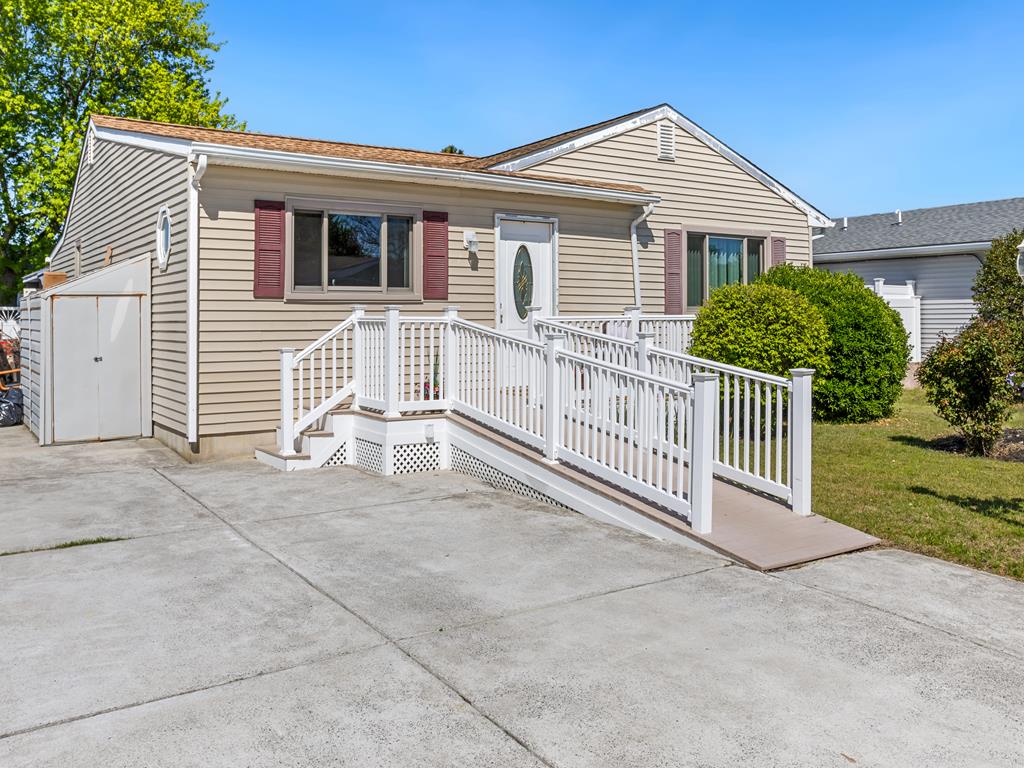 203 Shadeland Avenue, Villas | Photo 18