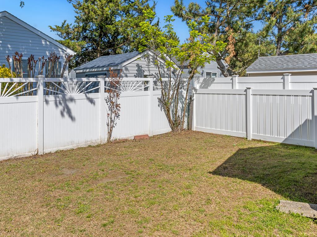 203 Shadeland Avenue, Villas | Photo 19