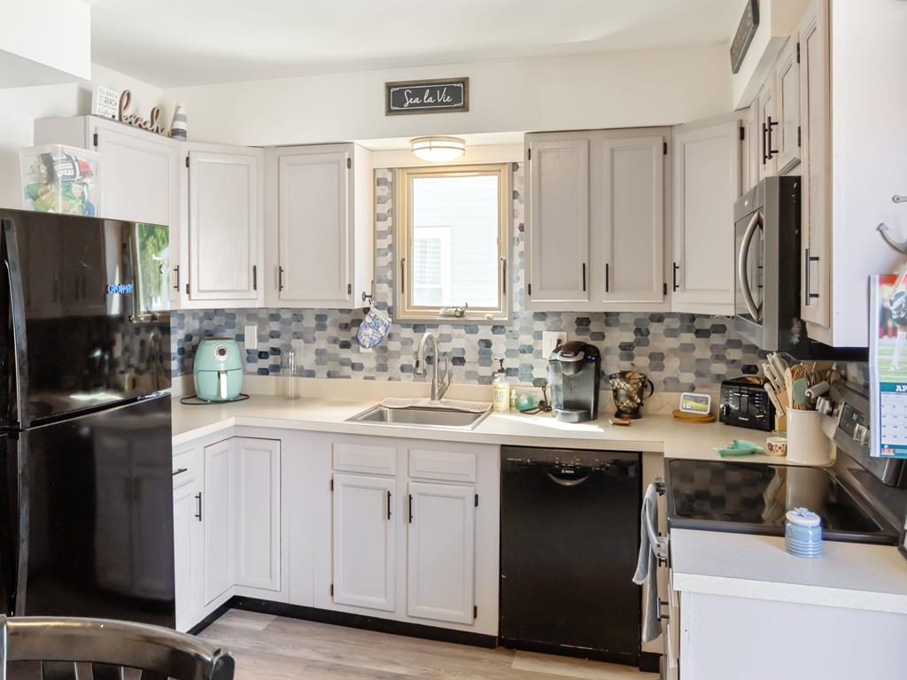 203 Shadeland Avenue, Villas | Photo 4