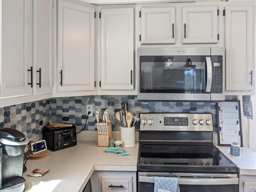 203 Shadeland Avenue, Villas | Photo 5